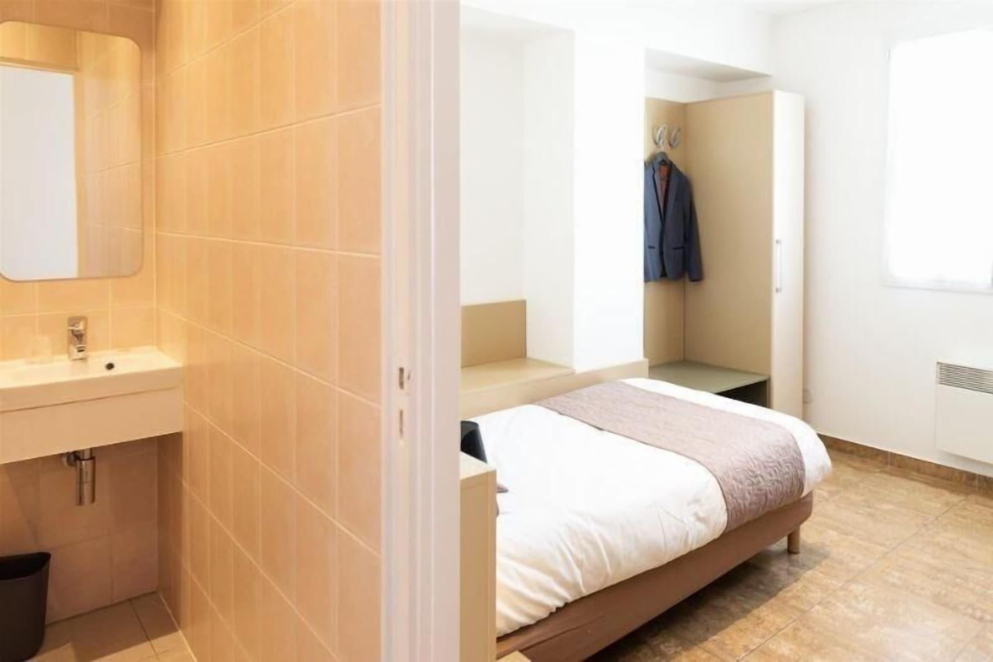 Hotel Le Saint Germain Aulnay-sous-Bois Bagian luar foto