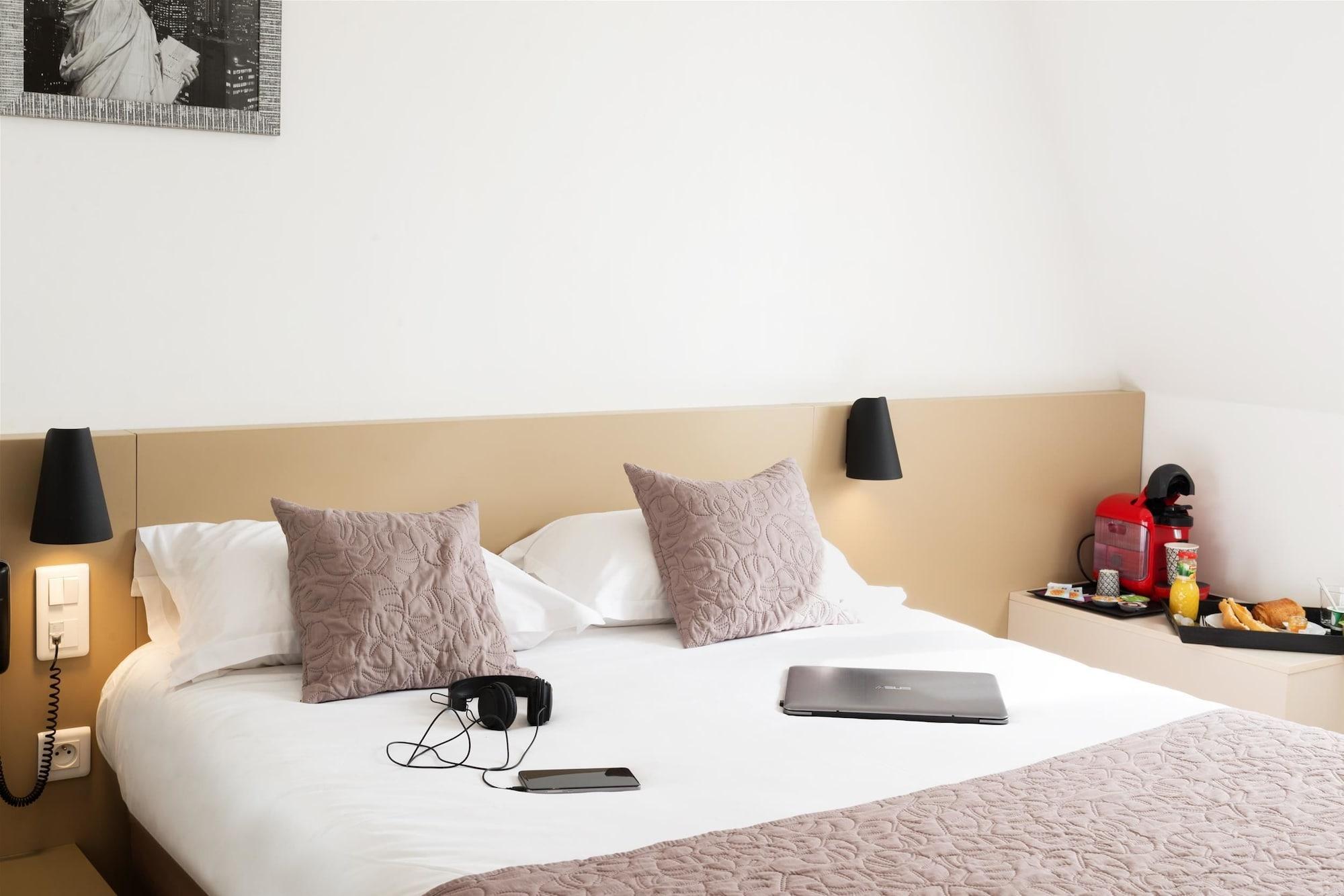 Hotel Le Saint Germain Aulnay-sous-Bois Bagian luar foto