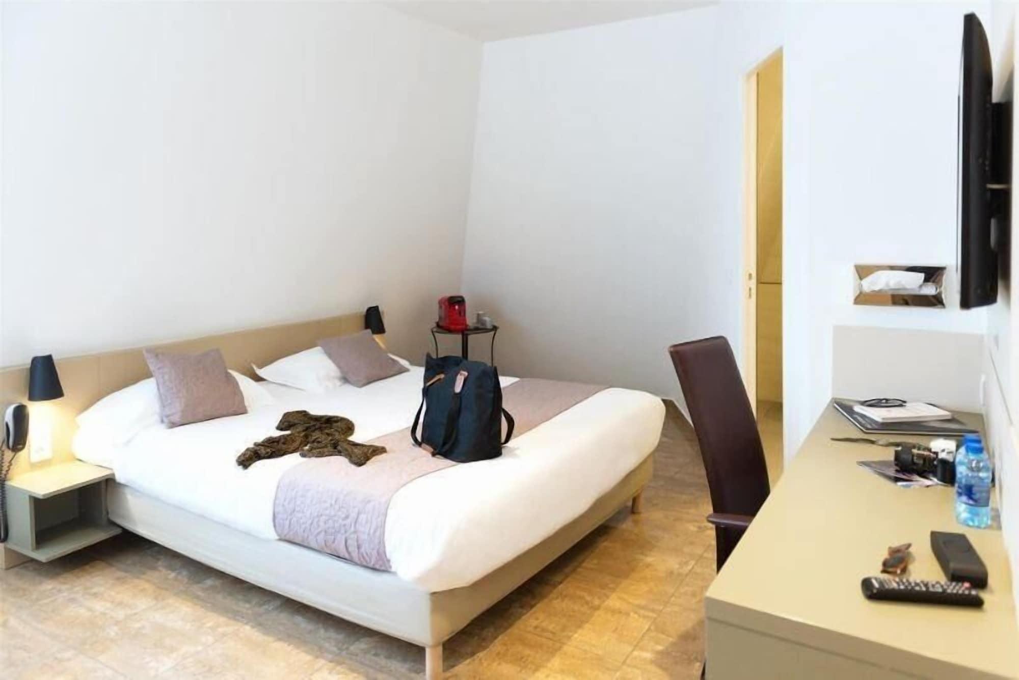 Hotel Le Saint Germain Aulnay-sous-Bois Bagian luar foto