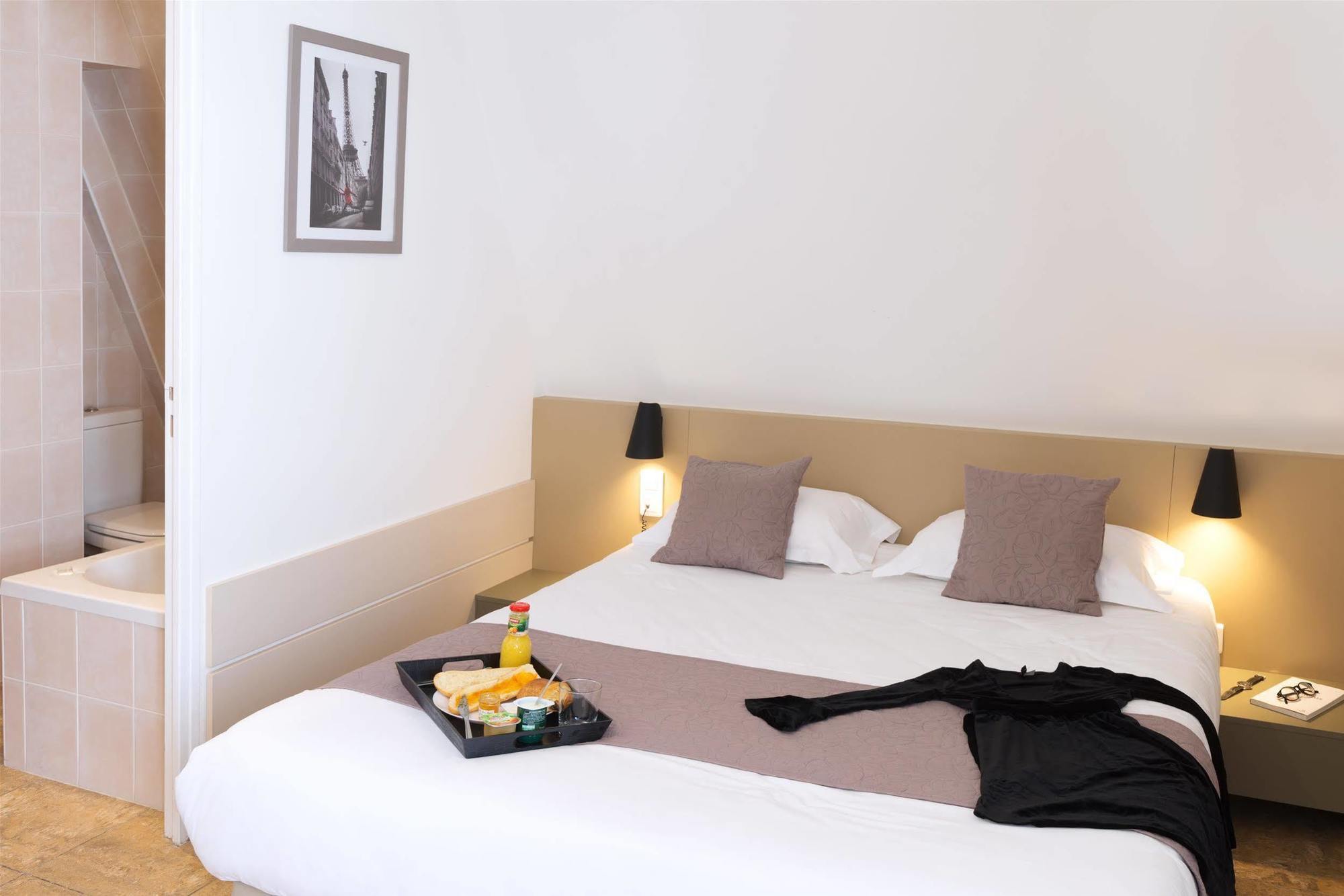 Hotel Le Saint Germain Aulnay-sous-Bois Bagian luar foto
